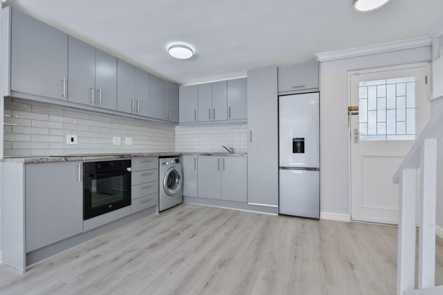 2 Bedroom Property for Sale in Sea Point Western Cape